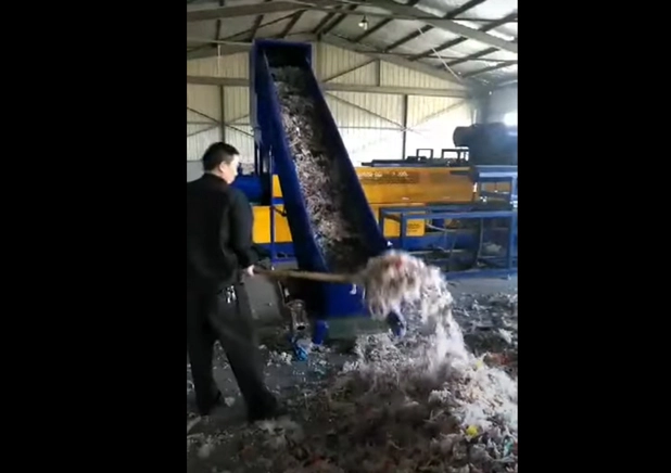 Macchina per lo stampaggio di estrusione di plastica per il riciclaggio in un solo passaggio a doppia stazione